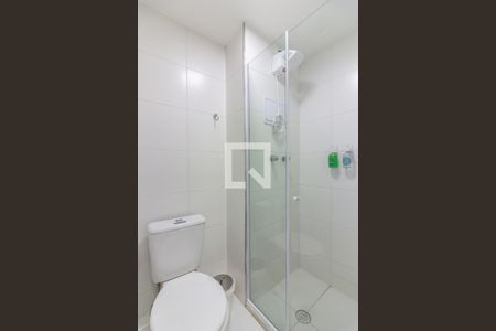 Banheiro de kitnet/studio para alugar com 1 quarto, 25m² em Sumarezinho, São Paulo