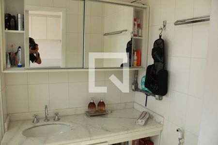 Apartamento à venda com 102m², 4 quartos e 2 vagasBanheiro Quarto Suíte