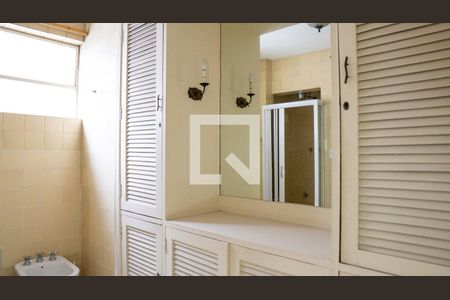 Apartamento para alugar com 226m², 3 quartos e 1 vaga Apartamento para alugar com 226m², 3 quartos e 1 vagaBanheiro 2