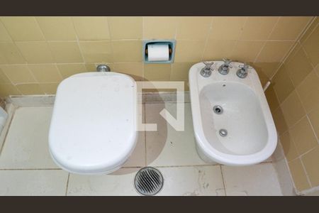 Apartamento para alugar com 226m², 3 quartos e 1 vaga Apartamento para alugar com 226m², 3 quartos e 1 vagaBanheiro 2