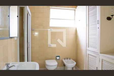 Apartamento para alugar com 226m², 3 quartos e 1 vaga Apartamento para alugar com 226m², 3 quartos e 1 vagaBanheiro 2