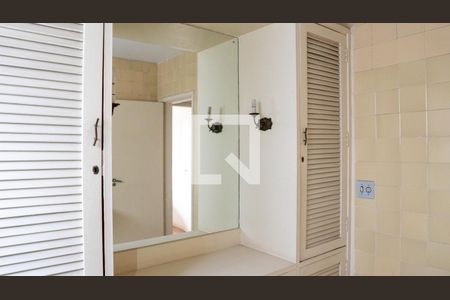 Apartamento para alugar com 226m², 3 quartos e 1 vaga Apartamento para alugar com 226m², 3 quartos e 1 vagaBanheiro 2