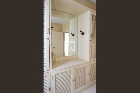 Apartamento para alugar com 226m², 3 quartos e 1 vaga Apartamento para alugar com 226m², 3 quartos e 1 vagaBanheiro 2