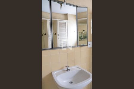 Apartamento para alugar com 226m², 3 quartos e 1 vaga Apartamento para alugar com 226m², 3 quartos e 1 vagaBanheiro 2