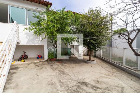 Casa à venda com 480m², 3 quartos e 6 vagasQuintal