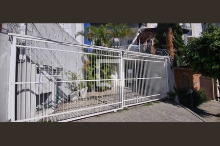 Casa à venda com 150m², 3 quartos e 3 vagas Casa à venda com 150m², 3 quartos e 3 vagasFachada