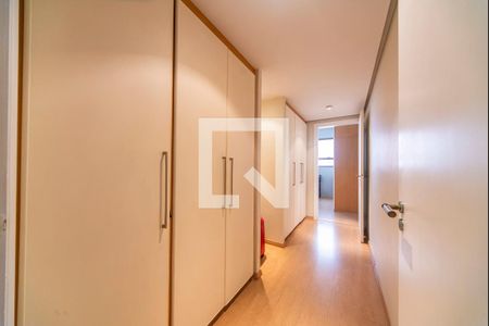 Apartamento à venda com 370m², 4 quartos e 8 vagas Apartamento à venda com 370m², 4 quartos e 8 vagasCloset do quarto 4