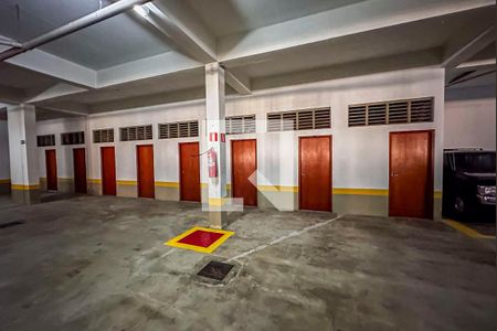 Apartamento à venda com 370m², 4 quartos e 8 vagas Apartamento à venda com 370m², 4 quartos e 8 vagasDepósito