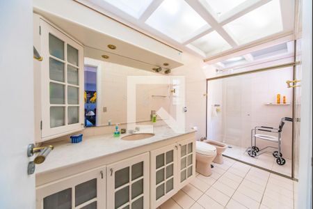 Apartamento à venda com 370m², 4 quartos e 8 vagas Apartamento à venda com 370m², 4 quartos e 8 vagasBanheiro do Quarto 2