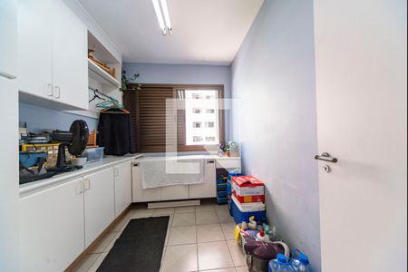 Apartamento à venda com 370m², 4 quartos e 8 vagas Apartamento à venda com 370m², 4 quartos e 8 vagasQuarto de Serviço