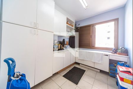 Apartamento à venda com 370m², 4 quartos e 8 vagas Apartamento à venda com 370m², 4 quartos e 8 vagasQuarto de Serviço