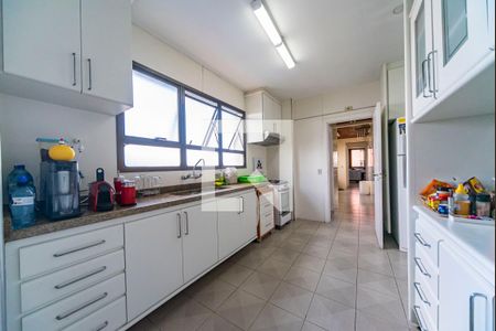 Apartamento à venda com 370m², 4 quartos e 8 vagas Apartamento à venda com 370m², 4 quartos e 8 vagasCozinha
