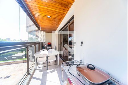 Apartamento à venda com 370m², 4 quartos e 8 vagas Apartamento à venda com 370m², 4 quartos e 8 vagasVaranda da Sala de TV