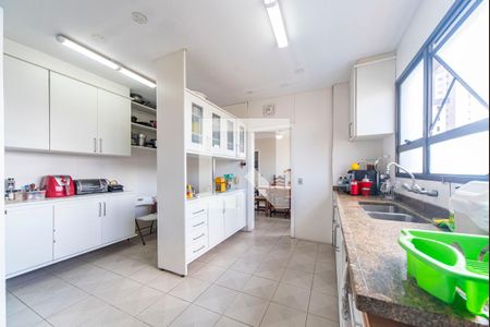 Apartamento à venda com 370m², 4 quartos e 8 vagas Apartamento à venda com 370m², 4 quartos e 8 vagasCozinha