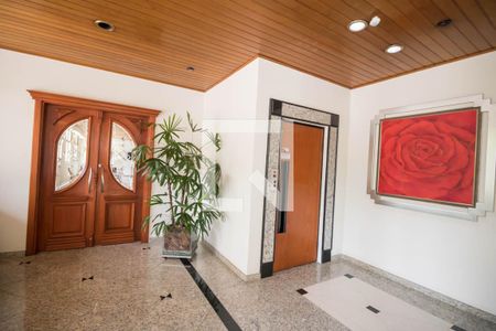 Apartamento à venda com 370m², 4 quartos e 8 vagas Apartamento à venda com 370m², 4 quartos e 8 vagasHall de entrada