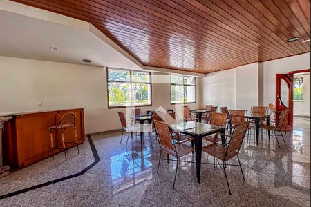 Apartamento à venda com 370m², 4 quartos e 8 vagas Apartamento à venda com 370m², 4 quartos e 8 vagasÁrea comum - Salão de festas