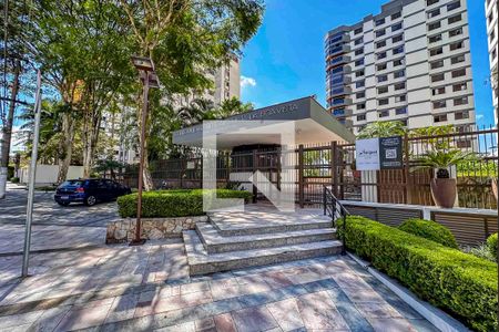 Apartamento à venda com 370m², 4 quartos e 8 vagas Apartamento à venda com 370m², 4 quartos e 8 vagasFachada e portaria