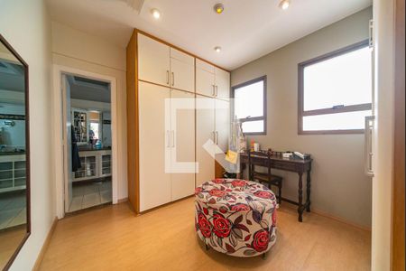 Apartamento à venda com 370m², 4 quartos e 8 vagas Apartamento à venda com 370m², 4 quartos e 8 vagasCloset 2 do Quarto 4