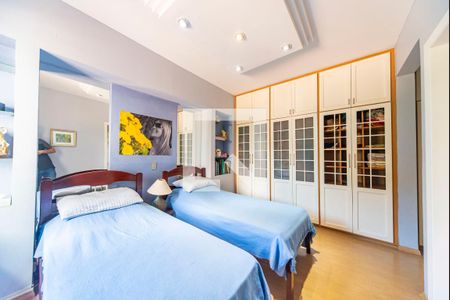 Apartamento à venda com 370m², 4 quartos e 8 vagas Apartamento à venda com 370m², 4 quartos e 8 vagasQuarto 2