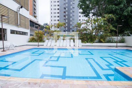 Apartamento à venda com 370m², 4 quartos e 8 vagas Apartamento à venda com 370m², 4 quartos e 8 vagasÁrea comum - Piscina