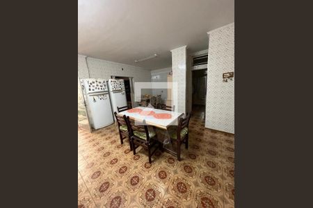 Casa à venda com 250m², 5 quartos e 3 vagas Casa à venda com 250m², 5 quartos e 3 vagasCozinha