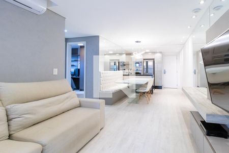 Sala de TV de apartamento para alugar com 2 quartos, 76m² em Centro, Curitiba