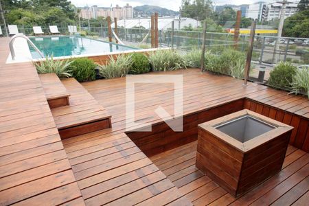 Apartamento à venda com 63m², 2 quartos e 2 vagasÁrea Comum - Deck Piscina