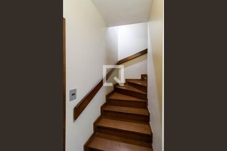 Casa para alugar com 350m², 6 quartos e 2 vagasEscada