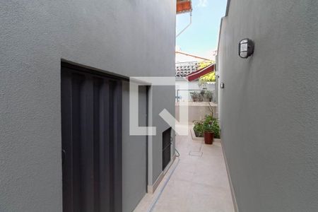Casa para alugar com 350m², 6 quartos e 2 vagasCorredor lateral