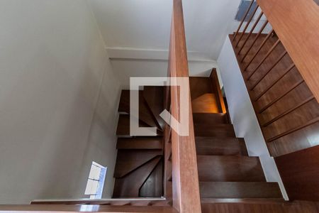 Casa para alugar com 350m², 6 quartos e 2 vagasEscada