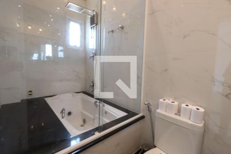 Apartamento à venda com 250m², 4 quartos e 3 vagasBanheiro da Suíte 2