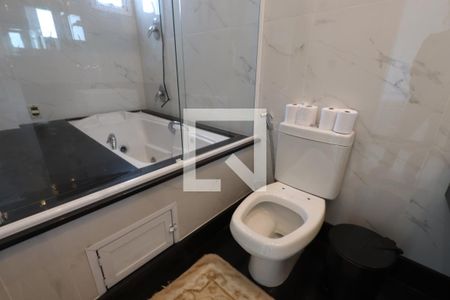 Apartamento à venda com 250m², 4 quartos e 3 vagasBanheiro da Suíte 2