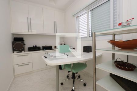Apartamento à venda com 250m², 4 quartos e 3 vagasEscritório