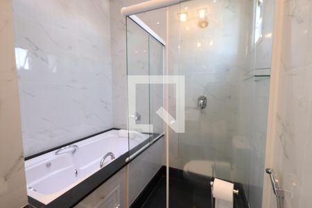 Apartamento à venda com 250m², 4 quartos e 3 vagasBanheiro da Suíte 3