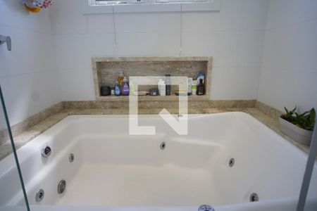 Casa à venda com 218m², 3 quartos e 2 vagasBanheiro suite