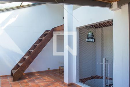 Apartamento para alugar com 136m², 1 quarto e 1 vagaEscada acesso escritório