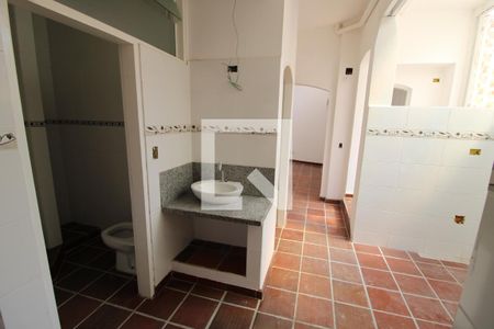 Casa à venda com 450m², 6 quartos e 3 vagasCasa 2 - Banheiro