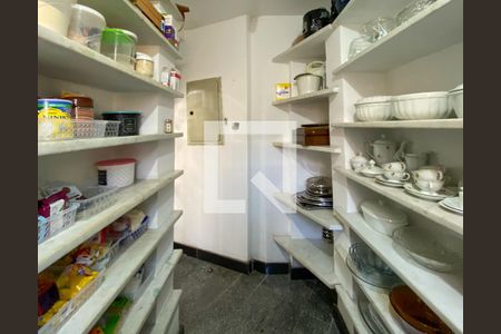 Casa à venda com 609m², 7 quartos e 6 vagasDespensa