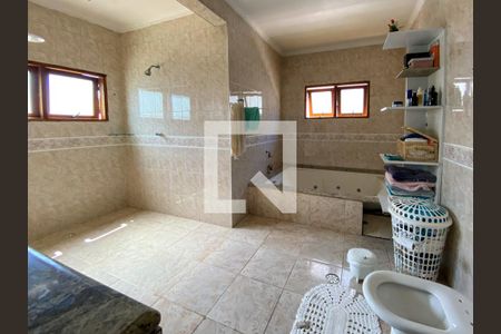 Casa à venda com 609m², 7 quartos e 6 vagasBanheiro do Quarto 2