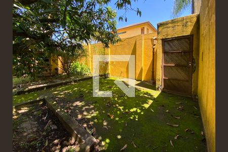 Casa à venda com 609m², 7 quartos e 6 vagasPorta dos fundos