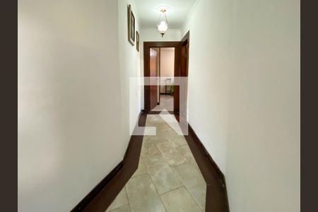 Casa à venda com 609m², 7 quartos e 6 vagasCorredor