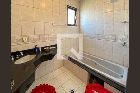 Casa à venda com 609m², 7 quartos e 6 vagasBanheiro do Quarto 3