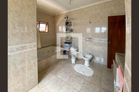 Casa à venda com 609m², 7 quartos e 6 vagasBanheiro do Quarto 2