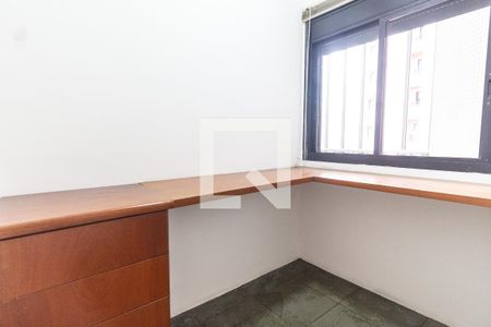 Apartamento à venda com 250m², 4 quartos e 3 vagas Apartamento à venda com 250m², 4 quartos e 3 vagasQuarto de serviço