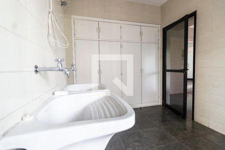 Apartamento à venda com 250m², 4 quartos e 3 vagas Apartamento à venda com 250m², 4 quartos e 3 vagasÁrea de serviço