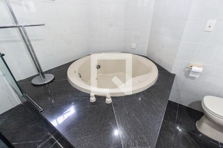 Apartamento à venda com 250m², 4 quartos e 3 vagas Apartamento à venda com 250m², 4 quartos e 3 vagasBanheiro do Quarto 4