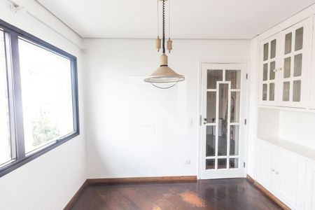 Apartamento à venda com 250m², 4 quartos e 3 vagas Apartamento à venda com 250m², 4 quartos e 3 vagasSala de jantar