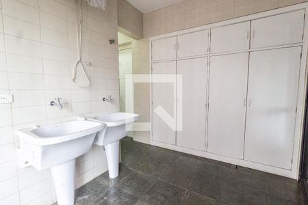 Apartamento à venda com 250m², 4 quartos e 3 vagas Apartamento à venda com 250m², 4 quartos e 3 vagasÁrea de serviço