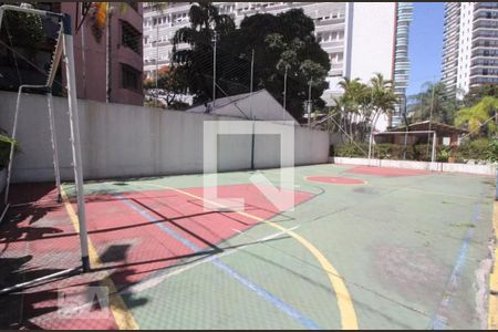 Apartamento à venda com 250m², 4 quartos e 3 vagas Apartamento à venda com 250m², 4 quartos e 3 vagasQuadra