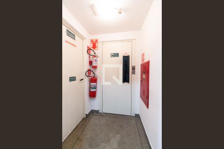 Apartamento à venda com 250m², 4 quartos e 3 vagas Apartamento à venda com 250m², 4 quartos e 3 vagasHall de serviço